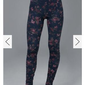 Kira Grace Yoga Flirt High Waist Yoga Tight (Vintage Navy Posy) Size Small